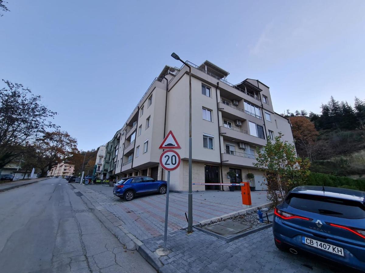 Riverpark Apartment,